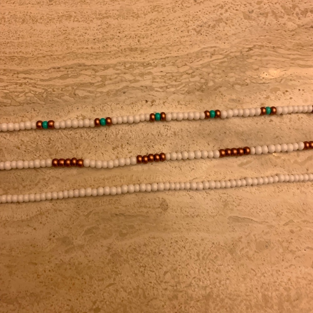 Elastic beaded choker